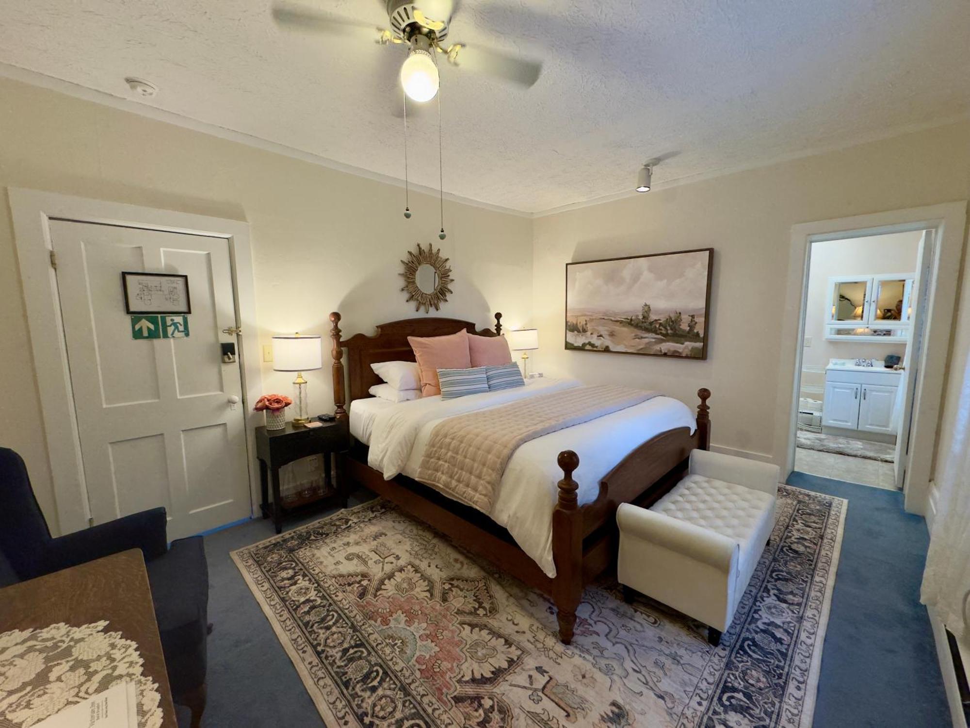Victorian Inn Bed And Breakfast Марбълхед Екстериор снимка